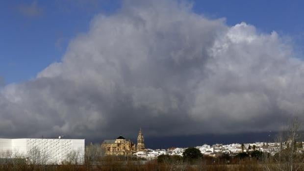 Nubes sin lluvia para el Día de Andalucía en Córdoba