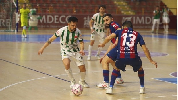 El Córdoba Patrimonio tira de épica ante el Levante y sigue soñando con la Copa de España (4-3)