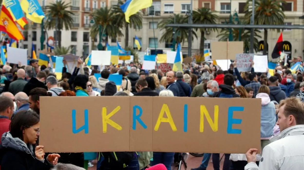 Concentración contra la guerra y en apoyo al pueblo ucraniano en Málaga