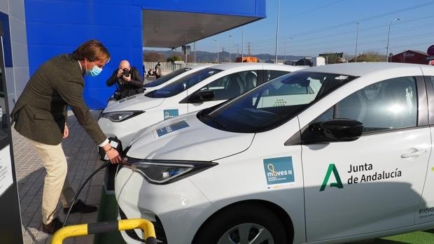 Córdoba cuenta ya con 8 puntos de recarga renovables para vehículos eléctricos en tres estaciones de ITV