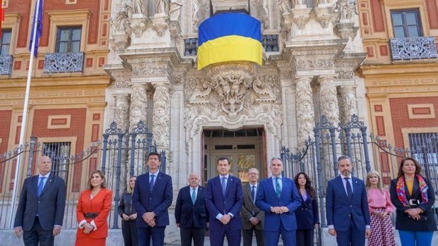 El Gobierno andaluz muestra su apoyo a Ucrania ondeando su bandera en San Telmo