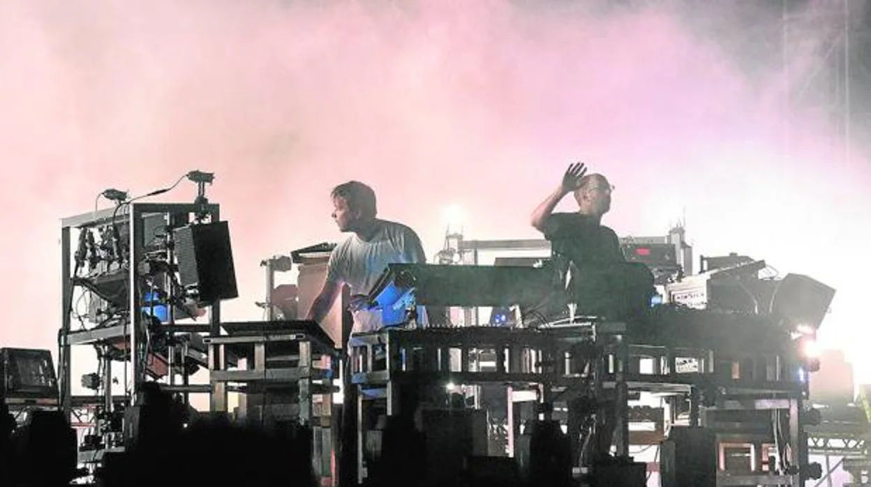 The Chemical Brothers durante uno de sus conciertos