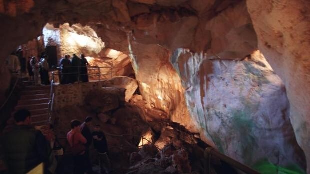 Un viaje a las profundidas de la tierra en la Cueva de los Murciélagos de Zuheros
