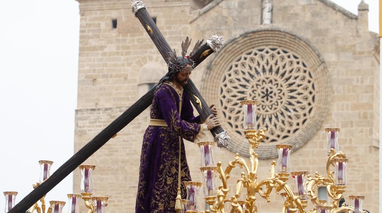 El Señor del Calvario, con San Lorenzo al fondo, el Miércoles Santo de 2019