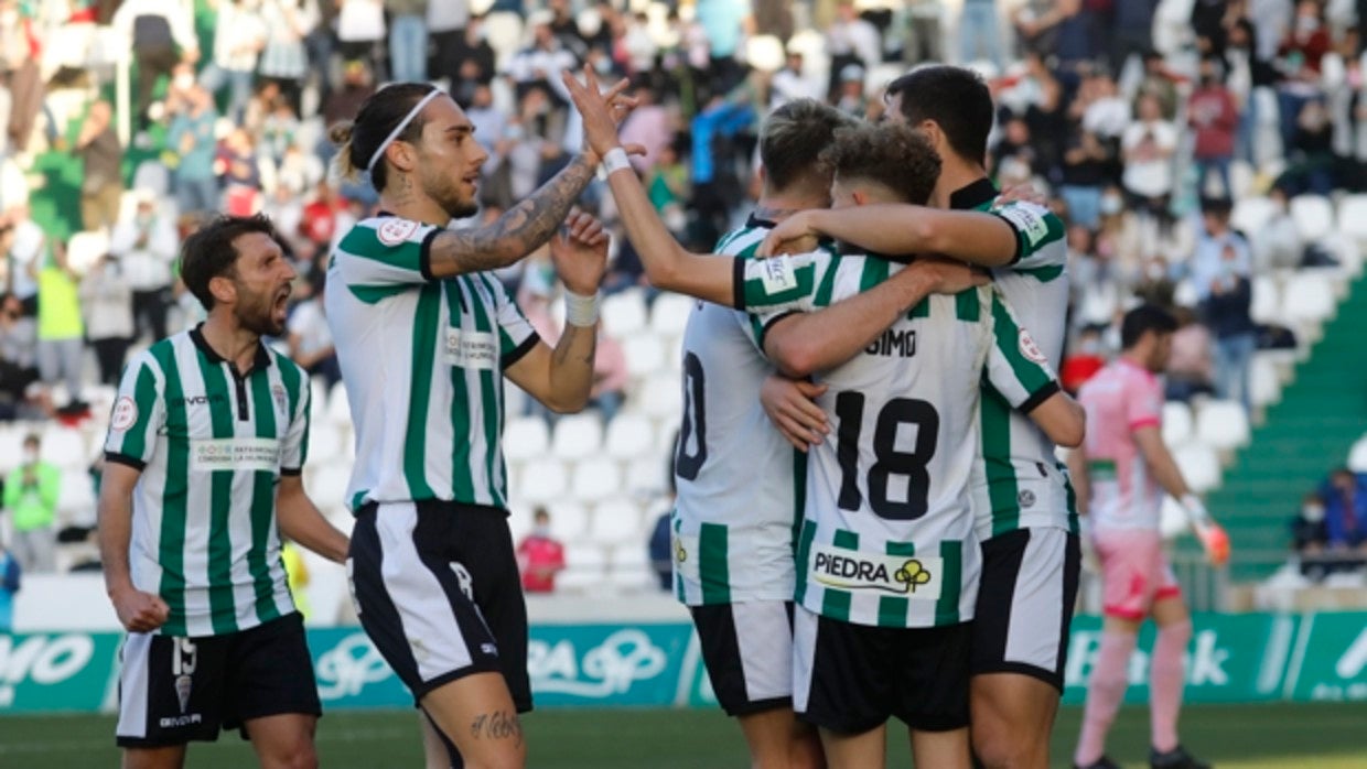 Los jugadores del Córdoba CF celebran un gol en El Arcángel