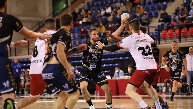 El Ángel Ximénez acentúa su mala racha con otra derrota ante el Ciudad de Logroño (33-30)