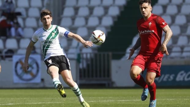 El Córdoba CF se cobra los platos rotos de la alineación indebida con el CD Mensajero (3-1)