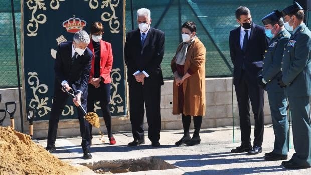 Chipiona pone la primera piedra para la nueva casa cuartel de la Guardia Civil