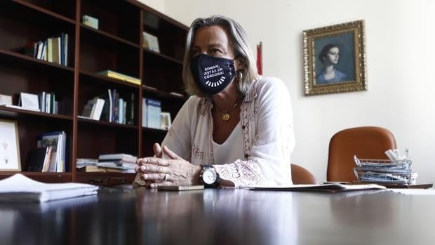 La primera teniente de alcalde de Córdoba, Isabel Albás, anuncia que ha dado positivo por Covid