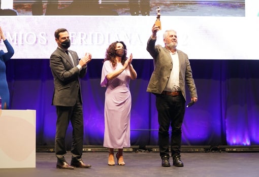 La consejera Rocío Ruiz aplaude la entrega del Premio de Honor a Juan Ignacio Paz