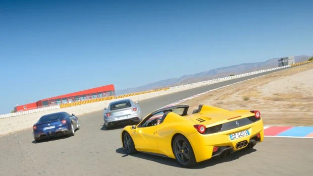 Más de 40 Ferrari de todo el mundo en Tabernas: el desierto vuelve a ponerse de moda