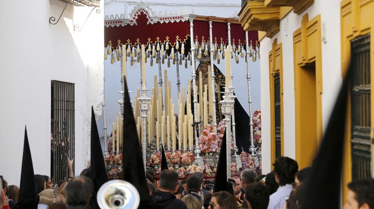 El palio de la Virgen del Rocío y Lágrimas sale de San Roque el Miércoles Santo de 2018
