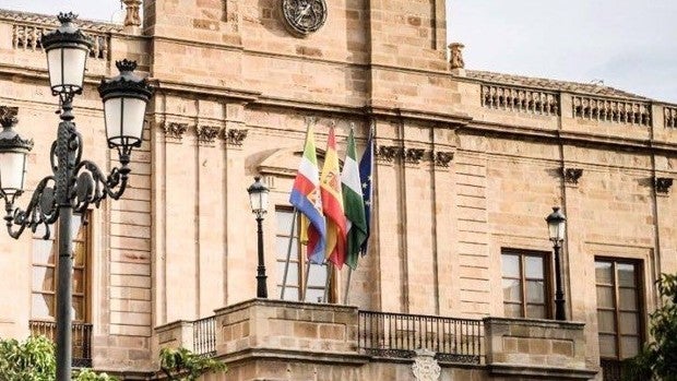 La Justicia paraliza la moción de censura en el Ayuntamiento de Linares