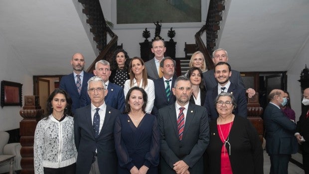 María del Carmen Arias toma posesión en el Colegio de Médicos de Córdoba para «dignificar la profesión»