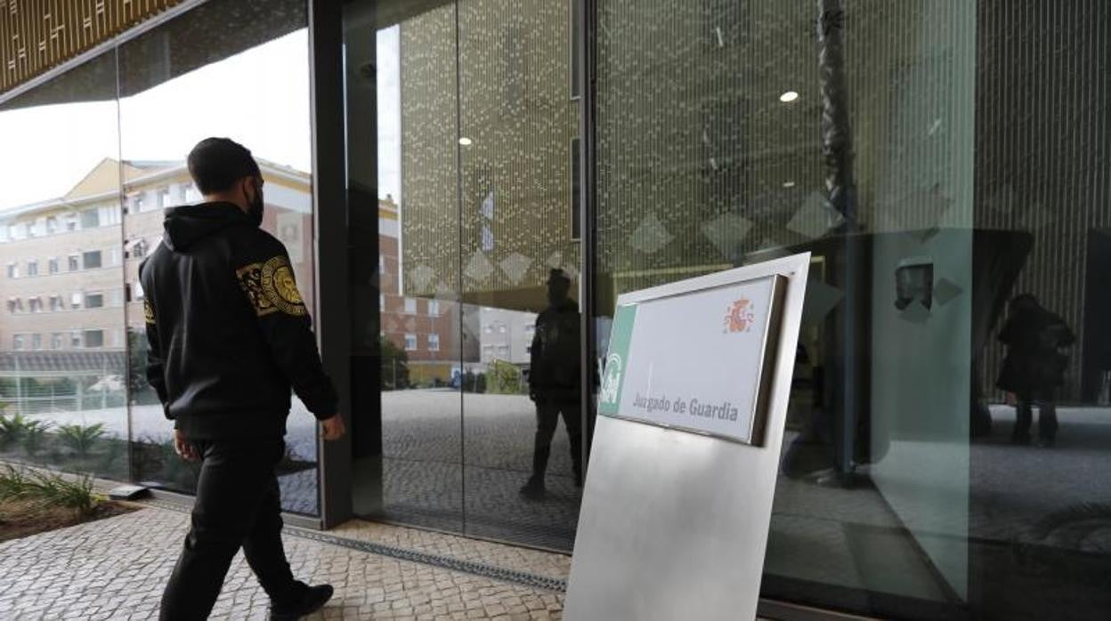 Imagen de archivo de la entrada al Juzgado de Guardia en Córdoba