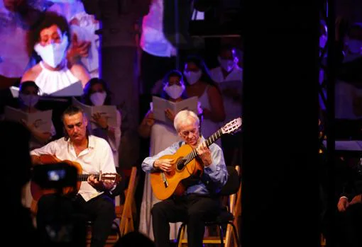 Paco Peña, en el concierto de su 'Réquiem por la tierra', en la Mezquita-Catedral de Córdoba en el Festival de la Guitarra de 2021