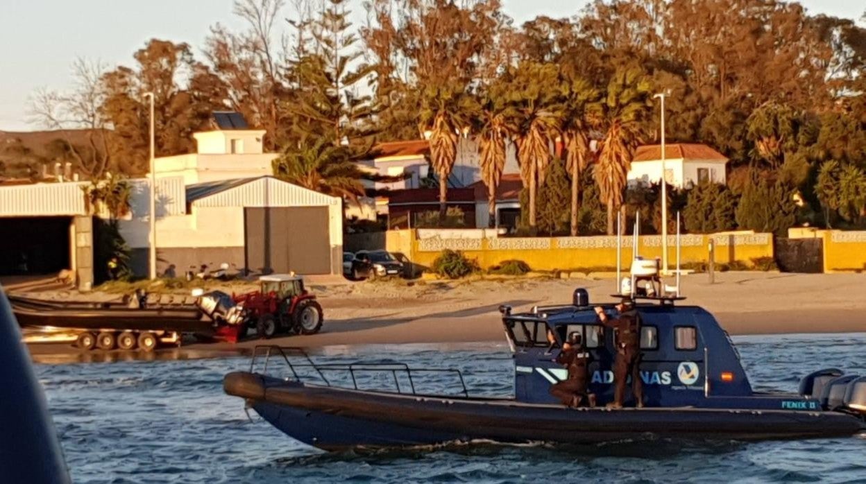 Imagen de archivo de una embarcación del Servicio de Vigilancia Aduanera en una operación contra el narco