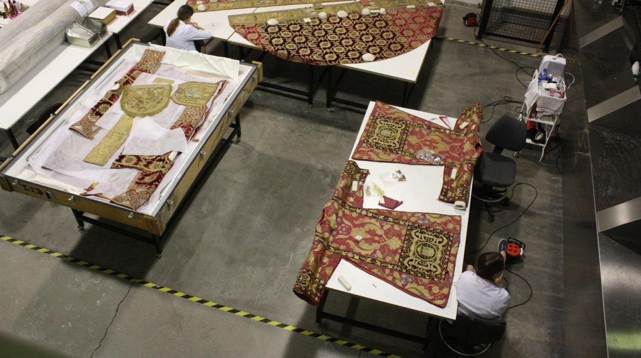 Prendas tratadas en el Taller de restauración de la Real Fábrica de Tapices de Madrid