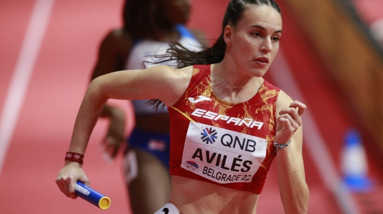 La atleta cordobesa Carmen Avilés disputa el relevo 4x400