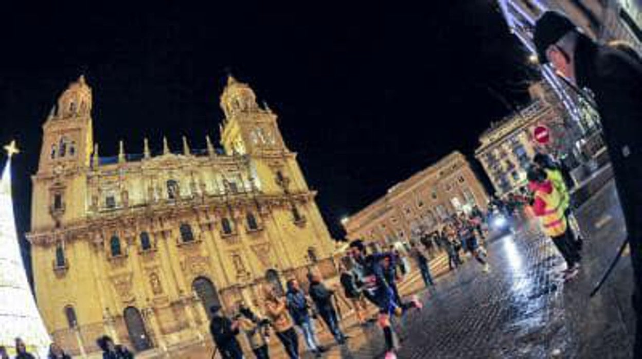 Carrera de San Antón a su paso por la Catedral de Jaén