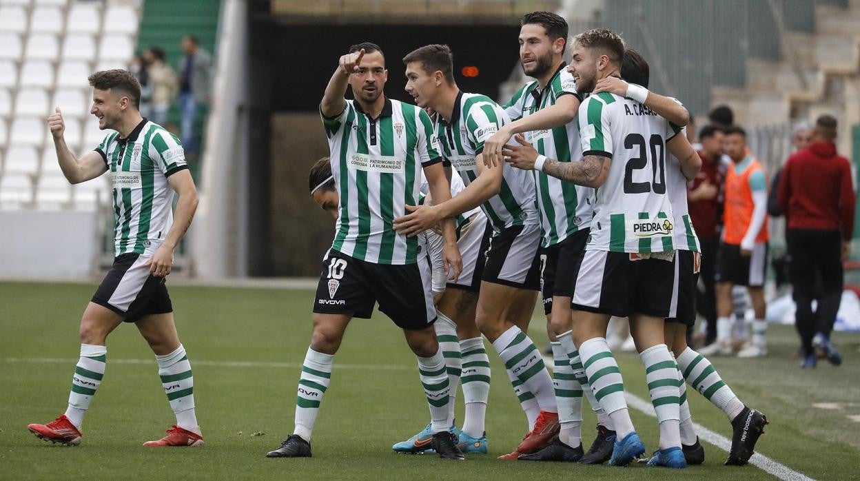 Los jugadores del Córdoba CF celebran un gol en El Arcángel