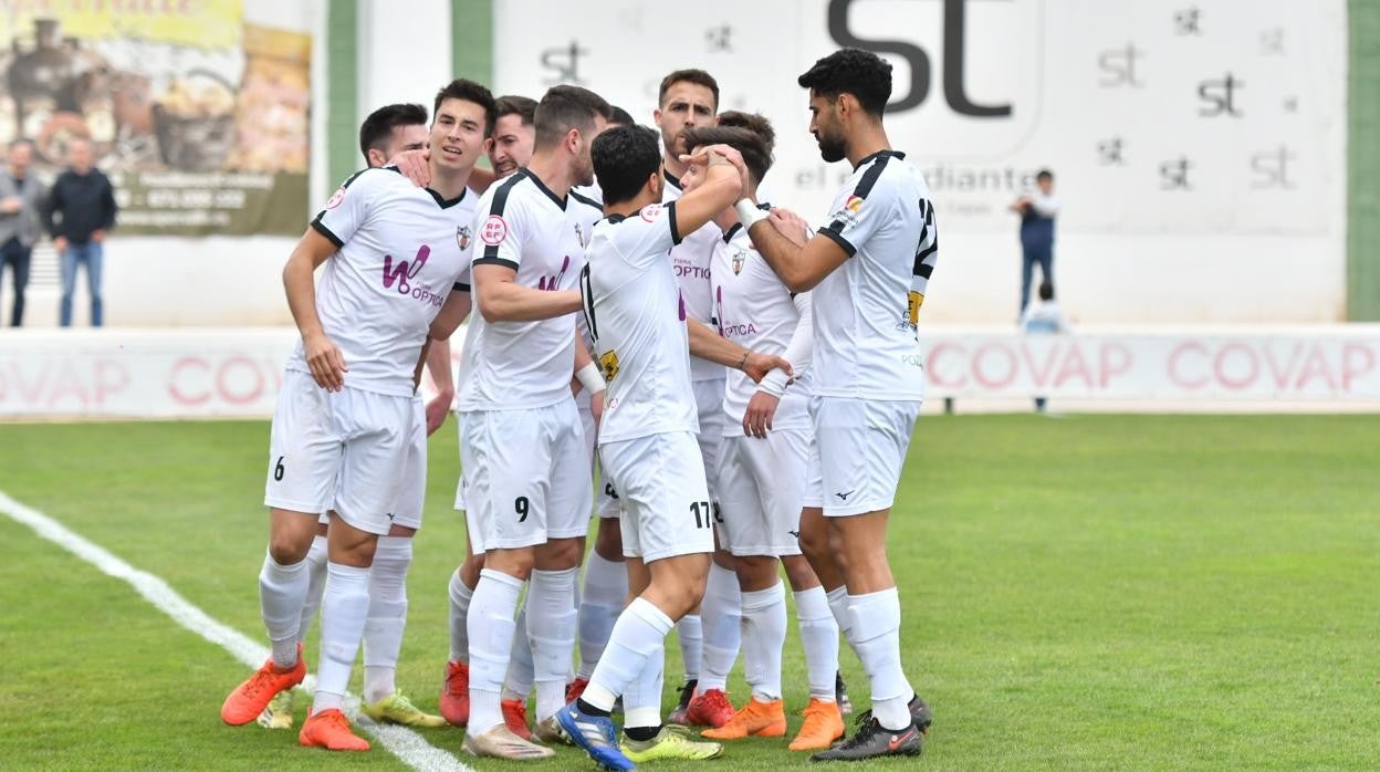 El Pozoblanco celebra un gol en el último partido