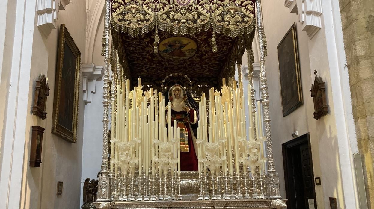 Nuestra Señora Reina de los Mártires, con la candelería que llevará esta Madrugada