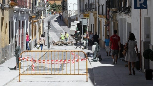 El Ayuntamiento de Córdoba vuelve a programar obras de reparación en la calle Alfaros