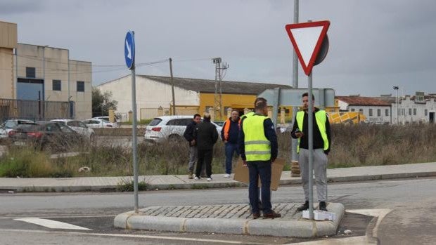 La presión de los piquetes en Lucena pierde fuelle y vaticina el final de las protestas