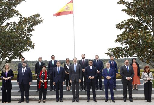 Foto de familia de Felipe VI con los miembros de la Asamblea de Ciudades Patrimonio