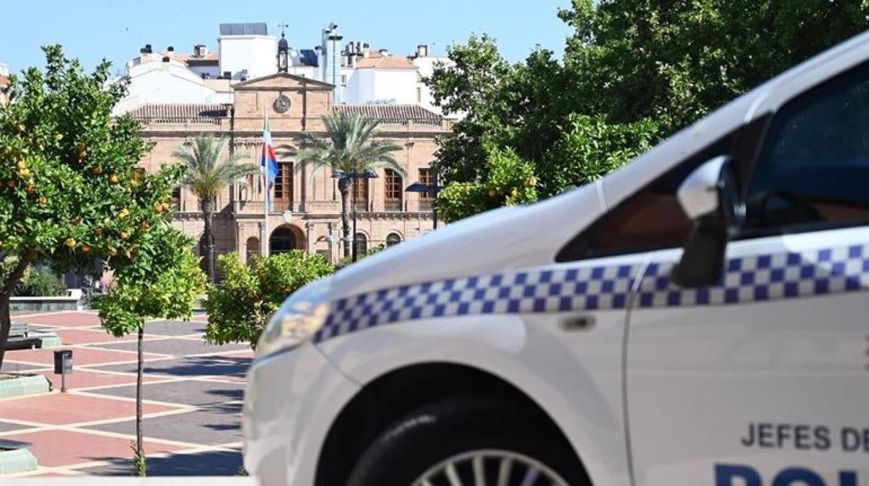 Un vehículo de la Policía Local de Linares