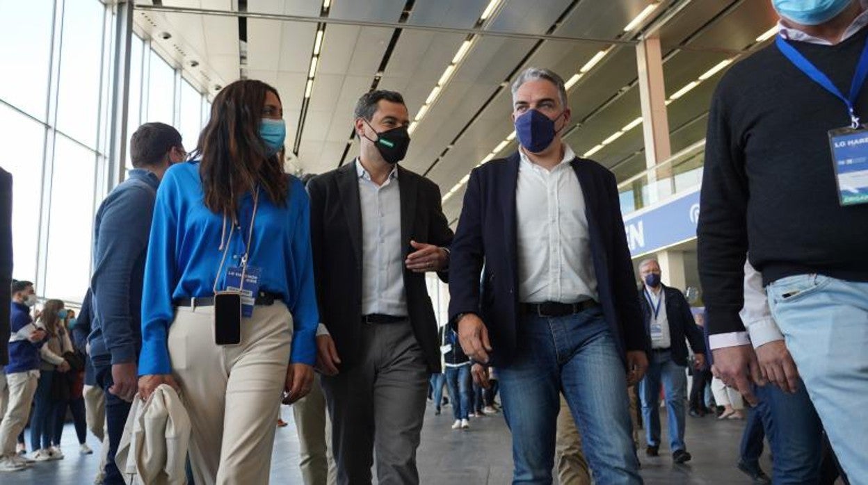 Loles López, Juanma Moreno y Elías Bendodo en el Congreso del PP