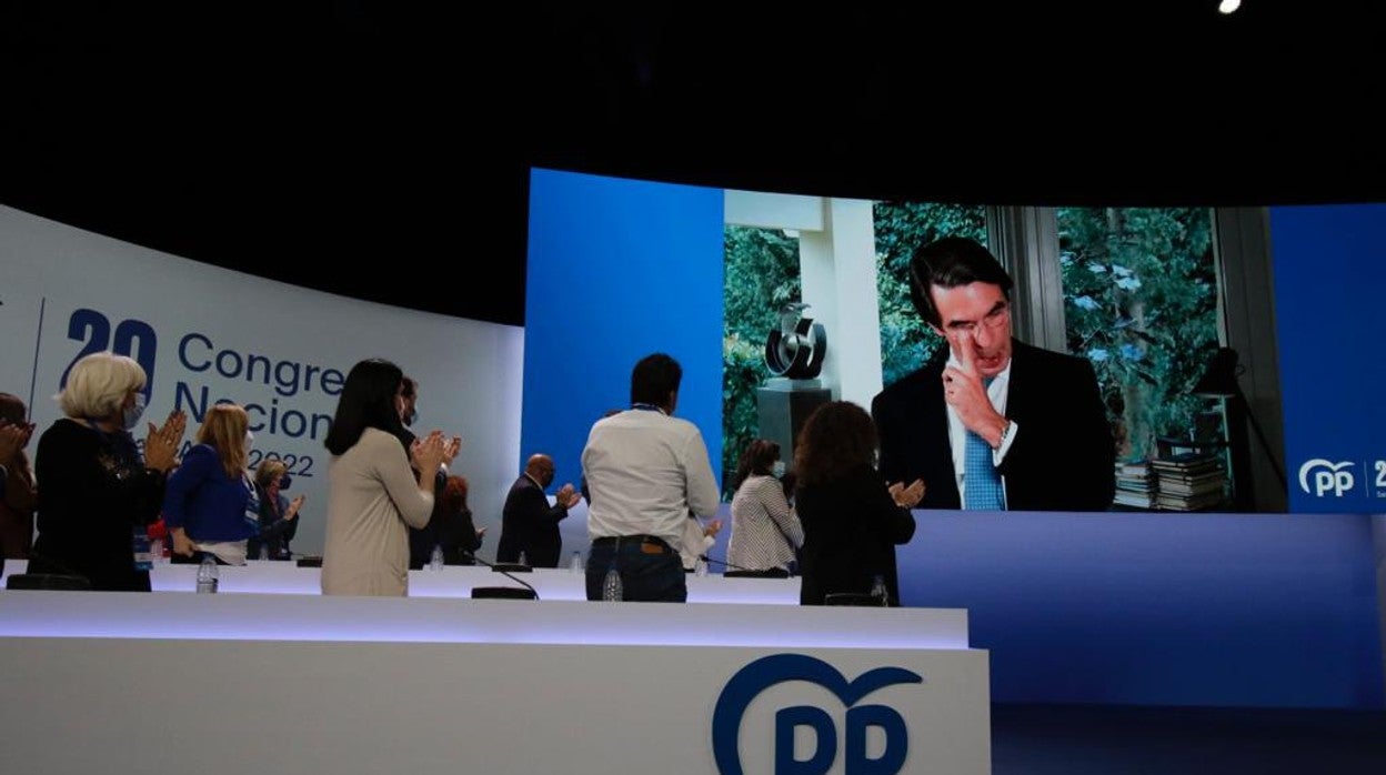 José María Aznar al término de su intervención en el congreso del PP en Sevilla