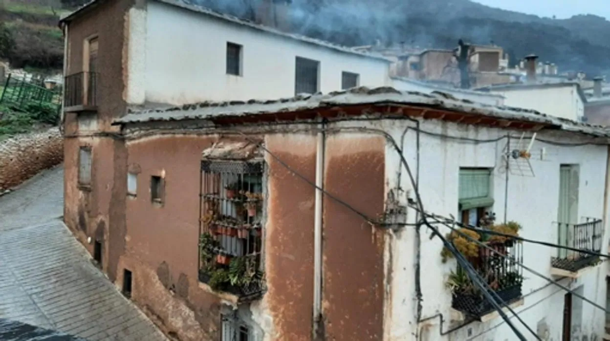 Imagen de los efectos de la calima en Bubión, uno de los pueblos blancos más turísticos de la Alpujarra de Granada