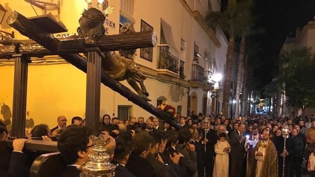 Intenso viernes de Cuaresma en Cádiz