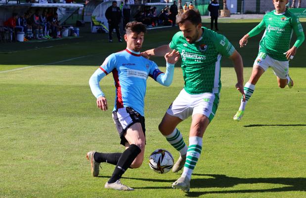 El Córdoba CF ata pero aplaza el ascenso con un empate (2-2) ante el CP Cacereño