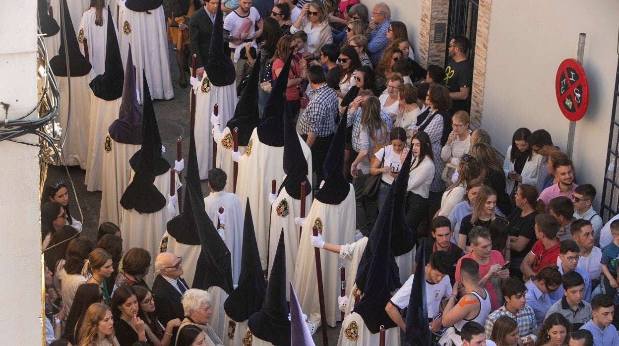 Nazarenos de la hermandad de la Estrella