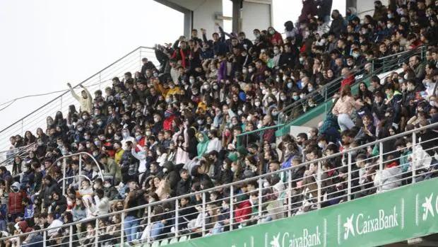 El Córdoba CF lanza cuatro promociones para llenar el estadio en el partido crucial ante el Villanovense