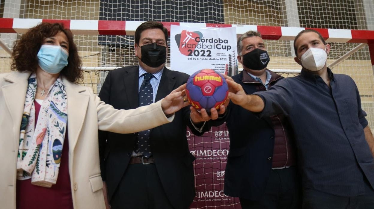 Autoridades y organizadores, este miércoles en Vista Alegre, en la presentación del 'Córdoba Handball'