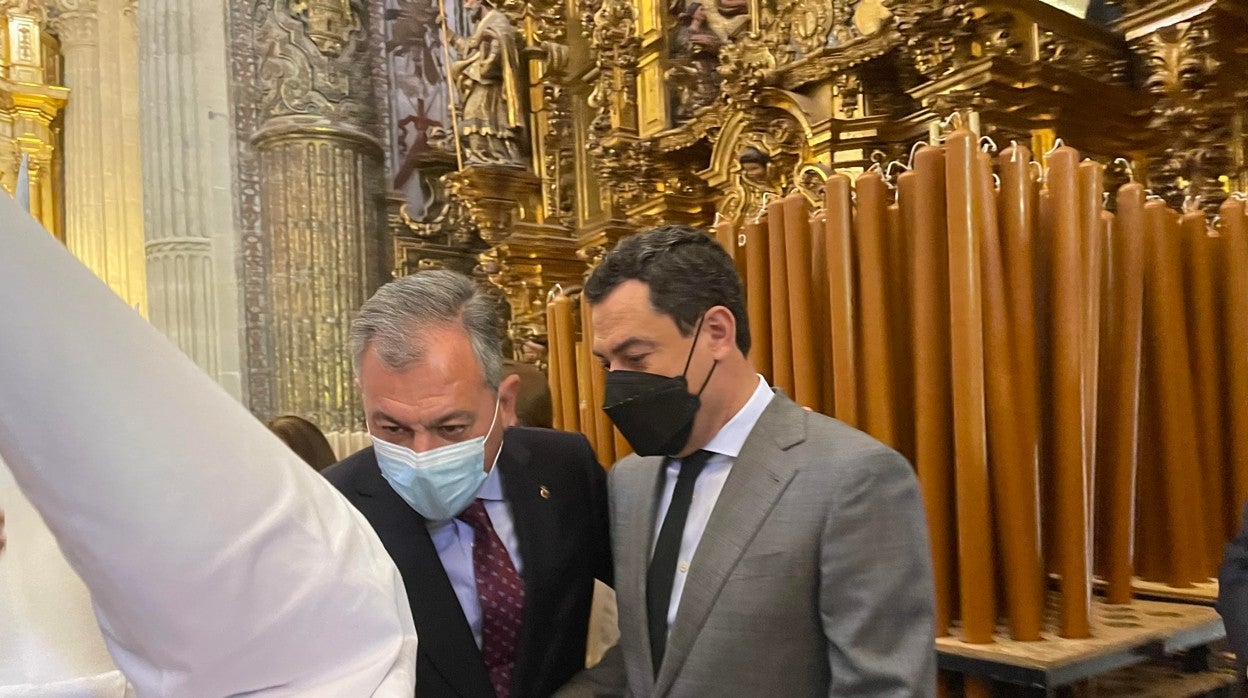 El presidente de la Junta, este domingo con el candidato del PP en Sevilla, José Luis Sanz