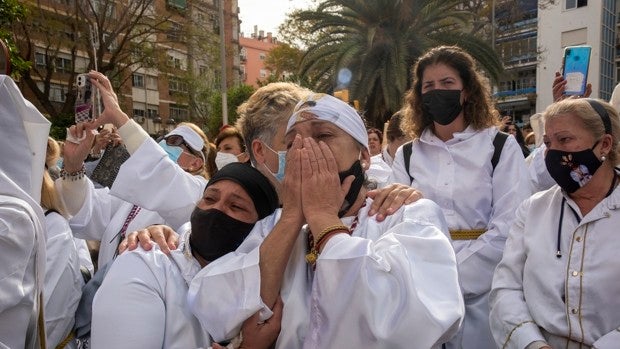 Málaga se vuelca con el Cautivo: «He superado cuatro cánceres, pero lo duro ha sido no estar con Él»