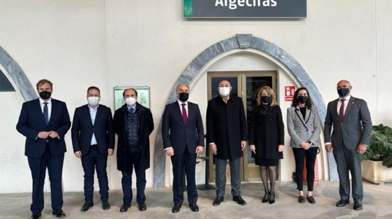 Los alcaldes de Algeciras y Tánger, en el centro, en el encuentro mantenido en la ciudad gaditana