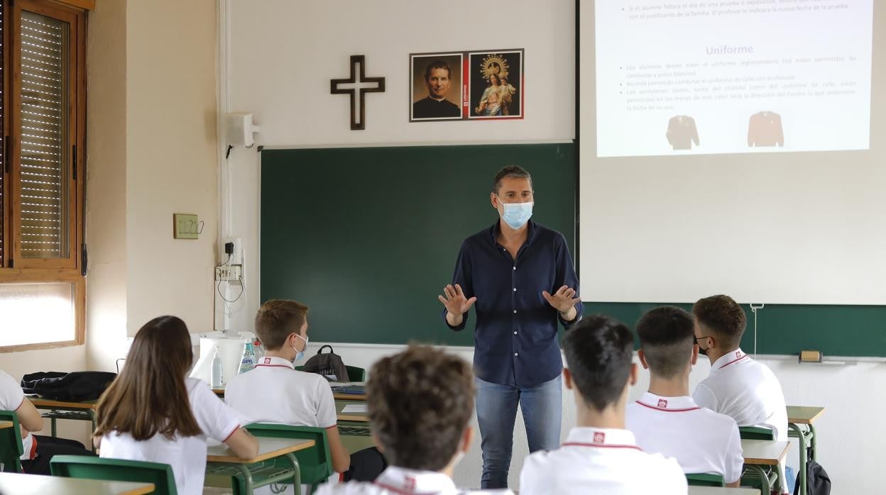 Interior de una clase en el colegio Salesianos de Córdoba