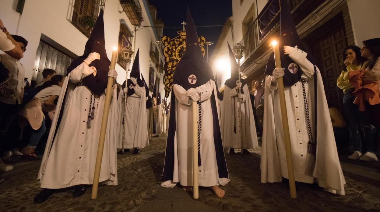 Nazarenos de la Hermandad de la Pasión en San Basilio