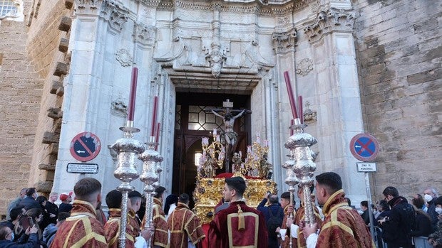 La Palma regresa a su templo este Miércoles Santo tras las lluvias del lunes