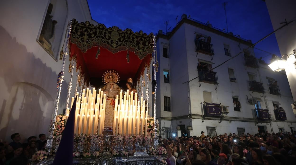 La Virgen del Amor, al salir de San Basilio