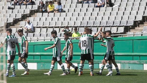 El Córdoba B cierra la temporada en casa con una goleada ante el Tomares (5-1)