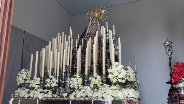 El Viernes Santo espera en las iglesias entre la eternidad y las novedades