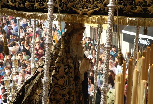 Nuestra Señora del Rosario, en su paso de palio