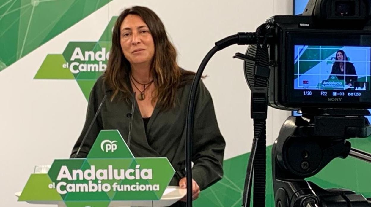 La secretaria general del PP andaluz, Loles López, este lunes en la sede regional del partido